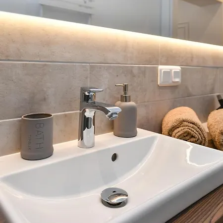 Beautiful Next To Monte Carlo * بوزولي